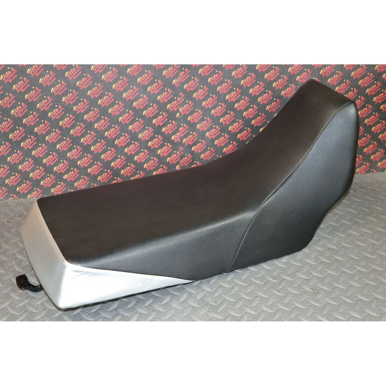 NEW Complete seat 1987-2006 Yamaha Banshee cover l